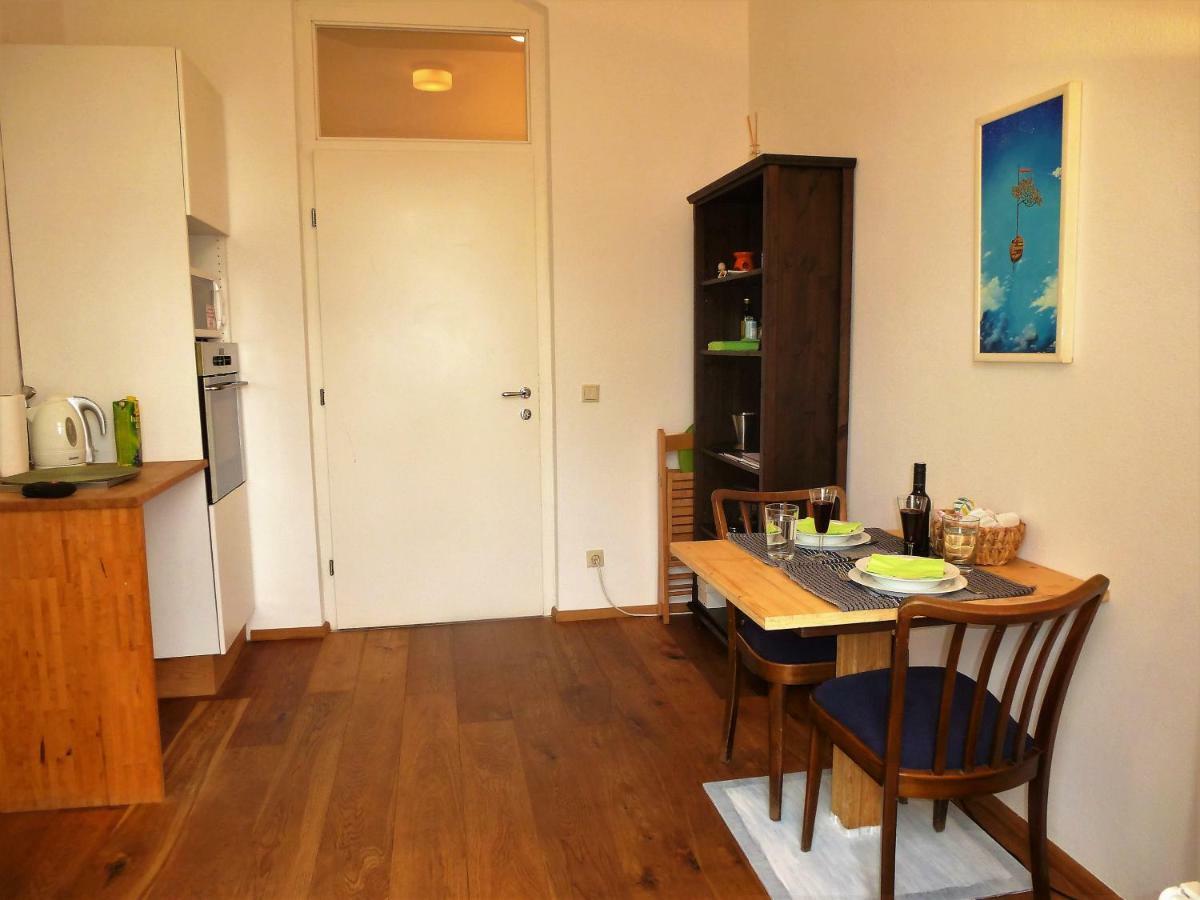 Lovely, Central Apartment With Balcony Інсбрук Екстер'єр фото